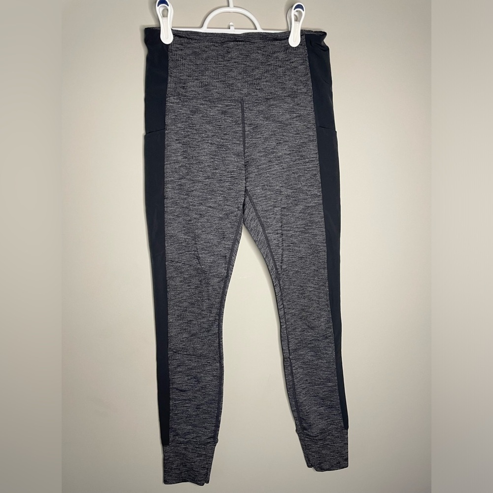 EUC - Ladies Athleta Leggings in Heather Gray - Size: Small